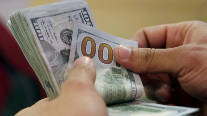 DOLARES