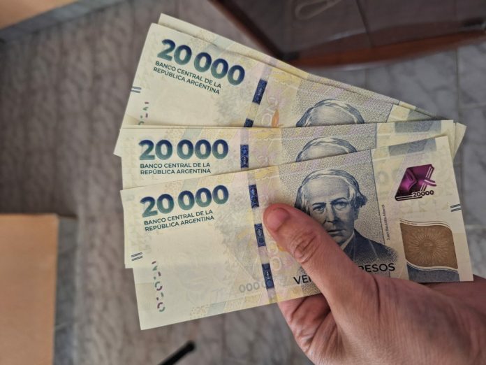 Sergio-Gimenez-billetes-de-20mil