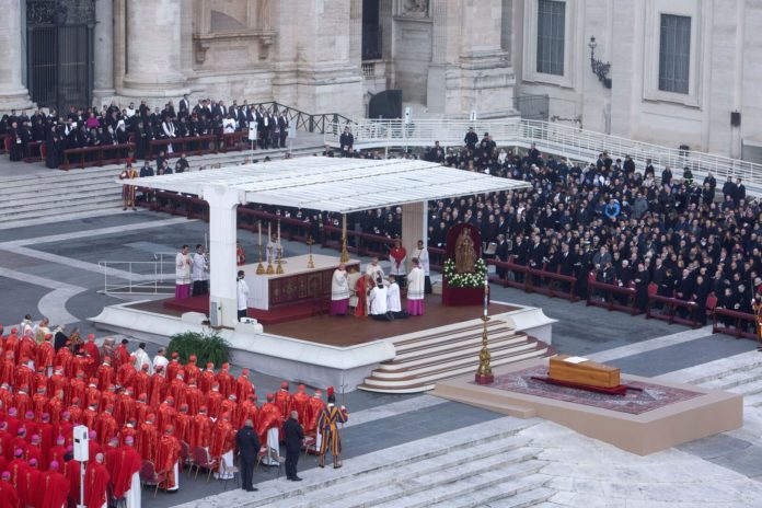 funeral-papa-benedicto-xvi