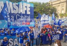 AMSAFE inicia su plan de lucha con una protesta frente al Teatro Municipal y reclama reabrir la paritaria docente