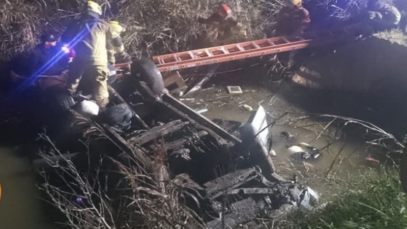 Ruta 33: una niña y una mujer murieron tras el vuelco de una camioneta