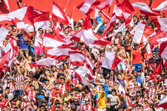 hinchada-tribuna-estadio-2-1024x683