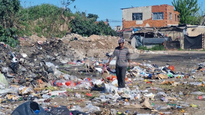 barrio Los Hornos basural