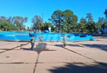 Tras las quejas por suciedad, ponen en condiciones los piletones del Parque Garay