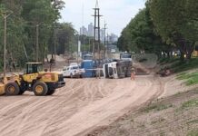 Un camión volcó en las obras del Nuevo Puente Santa Fe-Santo Tomé