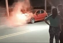 Ardió un auto en el Puente Carretero y cortaron el tránsito hacia Santo Tomé