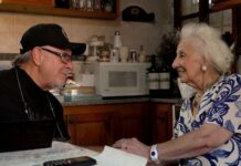 León Gieco cantó “La Memoria”, con la presencia de Estela de Carlotto