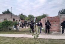 Violento ataque a tiros en Villa Hipódromo: dos heridos graves y una pistola 9 milímetros secuestrada