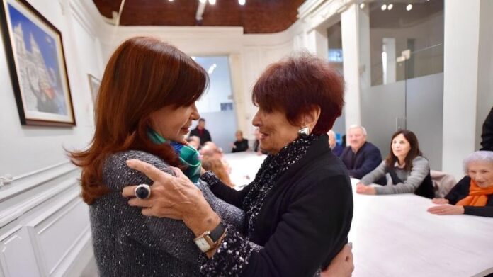 cristina-kirchner-y-taty-almeida-2261014