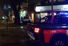Un auto terminó incrustado en un local comercial tras un accidente en el norte de Santa Fe
