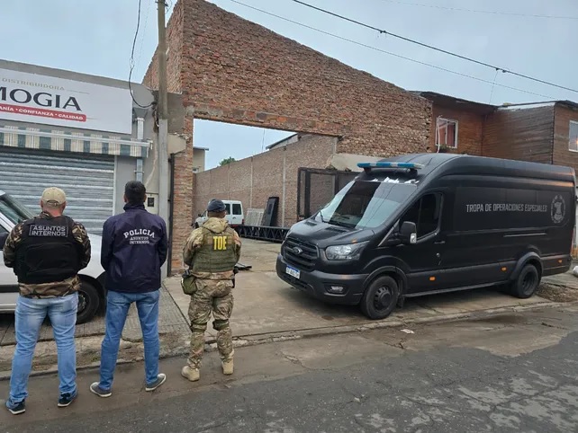 operativo-de-asuntos-internos-en-villa-gobernador-galvez