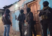 Allanamientos en barrio Coronel Dorrego: detuvieron a dos personas y secuestraron un arma y cocaína