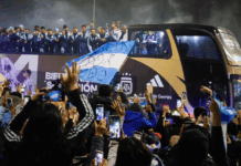 La Selección volvió del Mundial: multitud en Ezeiza, micro descapotable y un emotivo recibimiento
