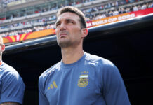 Scaloni hasta las lágrimas: el DT argentino puso en duda su continuidad tras la derrota ante España