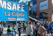 Los docentes santafesinos marcharon contra el aumento por decreto y llevarán el conflicto a la Justicia