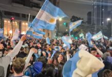Pese a la derrota, los santafesinos salieron a las calles para agradecer a la Selección