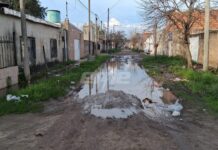 Vecinos de Santa Rosa de Lima reclaman por desbordes cloacales: «Hace meses que convivimos con esto»