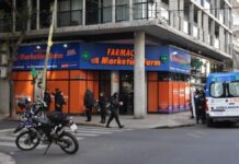 Brutal femicidio en Rosario: asesinó a su exesposa con siete puñaladas en una farmacia