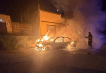 Incendiaron un auto estacionado en la calle durante la madrugada en barrio Ciudadela