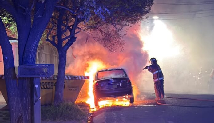 AUTO QUEMADO