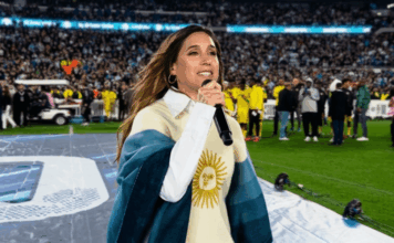 El poncho catamarqueño que Soledad llevó a la despedida de Messi y que ahora buscan desde todo el mundo