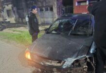 Barrio Las Flores II: escapó de un control policial, chocó contra una vivienda y terminó detenido